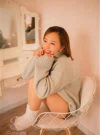 Young girl 26 years old beautiful tenant smiling sexy legs dynamic private portrait(25)